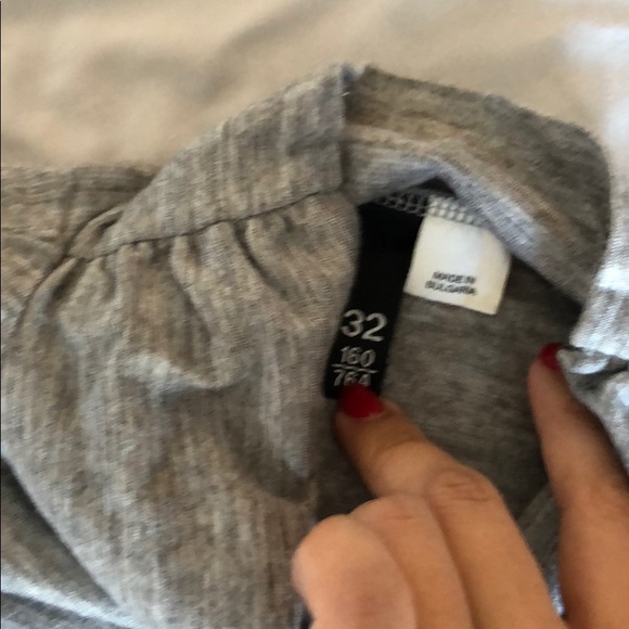 Grey Poofy sleeves Turtle neck top - Picture 4 of 4